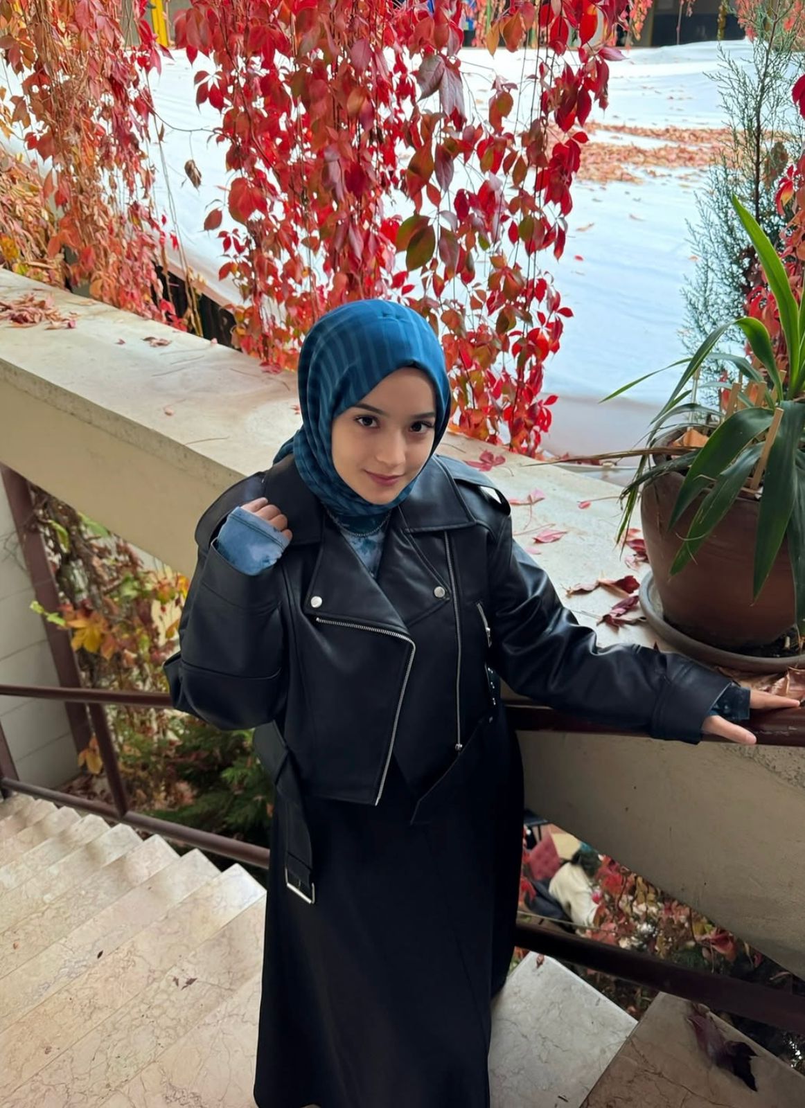 Derebahçe Arabada Görüşen Bayan Escort Rabia